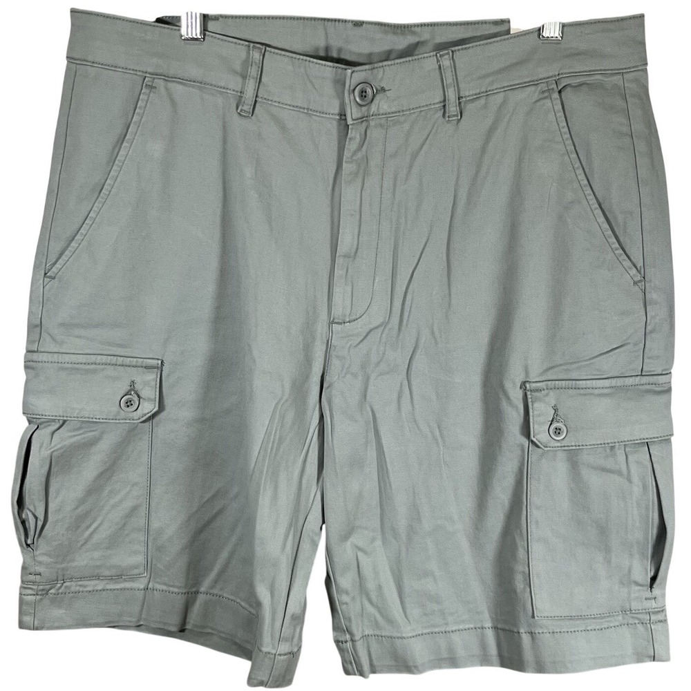 St. John's Bay Men's Cargo Shorts Size‎ 36, 10" Inseam Light Jade stone